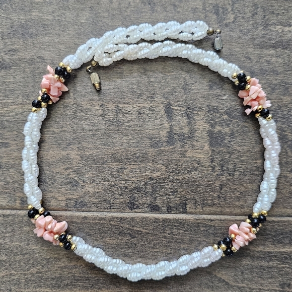 Vintage Elegant Mother of Pearl Coral and Black Onyx Necklace - Picture 5 of 7